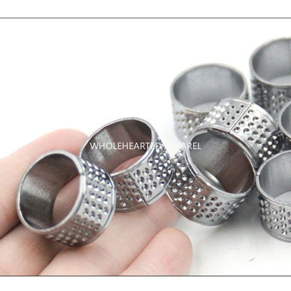 1670★ Dedal engrosado antiguo, dedal de punto de cruz cosido a mano para el hogar, dedal de aro, anillo de costura, anillo protector de dedo de boda★
