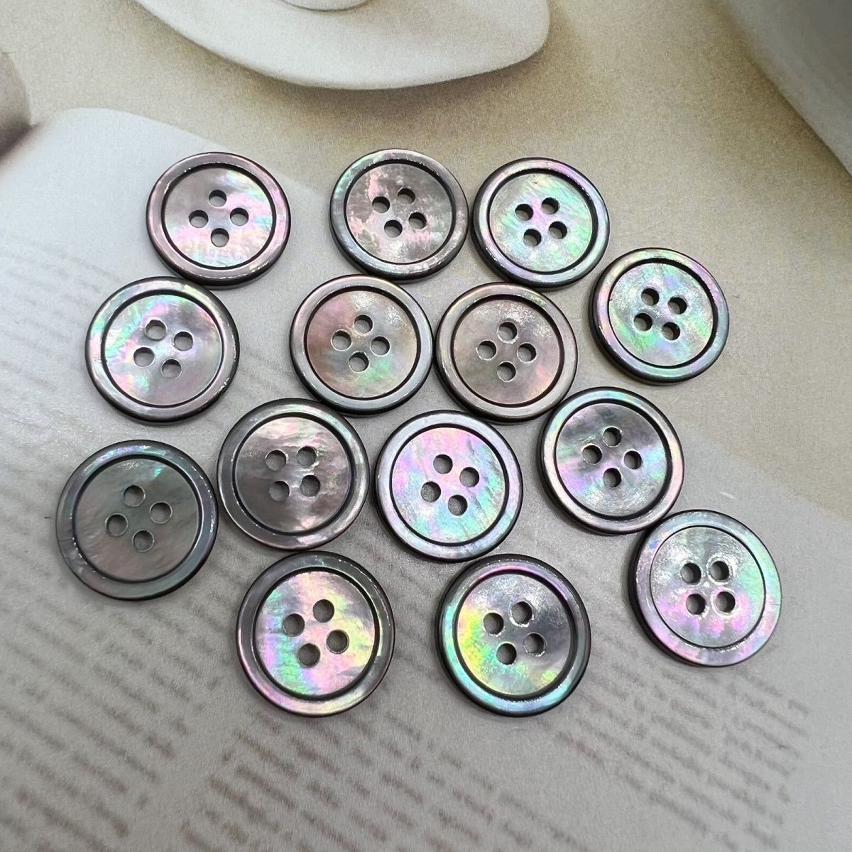 3001  Natural shell material primary color shell, spray paint dyed shell, slightly flawed, mind not to shoot