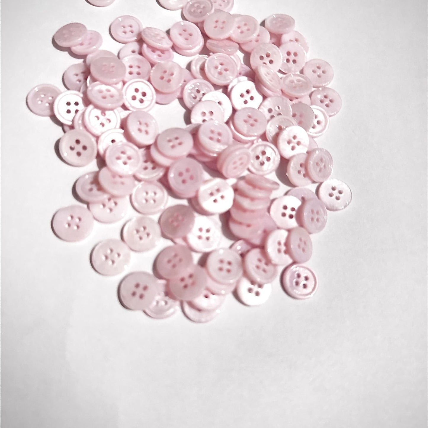 3008  Natural shell, spray paint dyed shell buttons