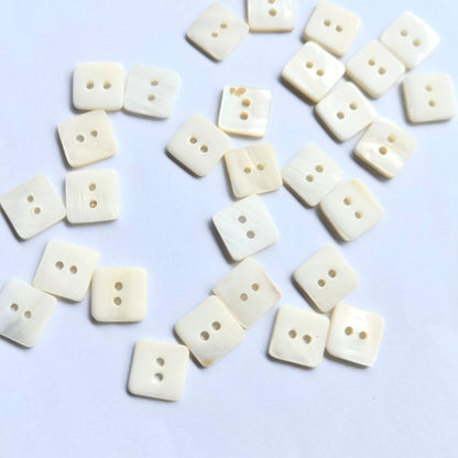 3009  Natural shell material, natural buttons, dyed buttons, spray paint dyed buttons, natural flaws, uneven