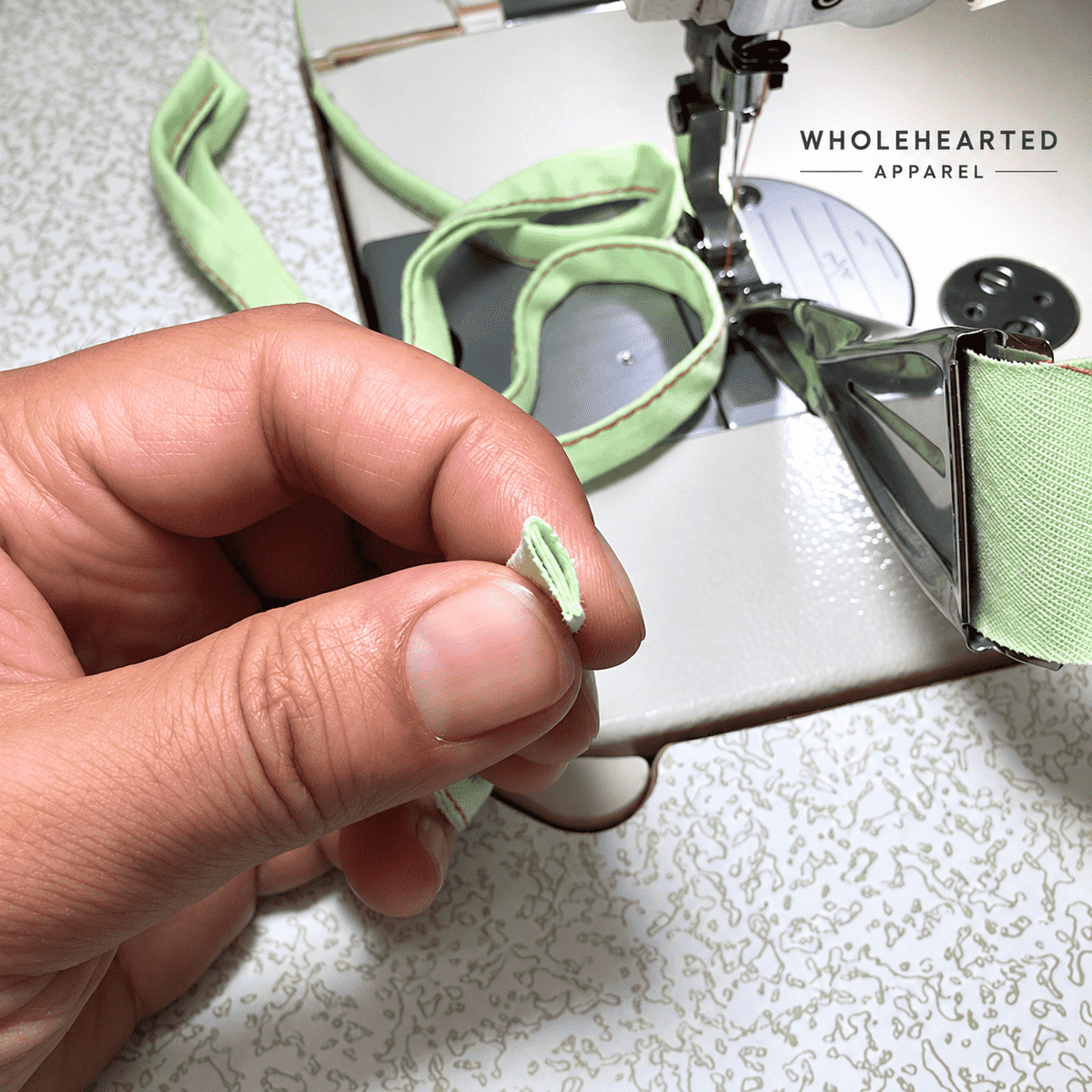 1264★ Accesorio doblador para máquina de coser plana, para cintas, tiras de hombro y trabillas de cinturón.
