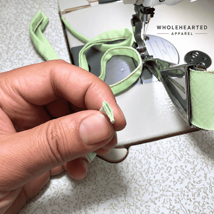 1264★ Accesorio doblador para máquina de coser plana, para cintas, tiras de hombro y trabillas de cinturón.