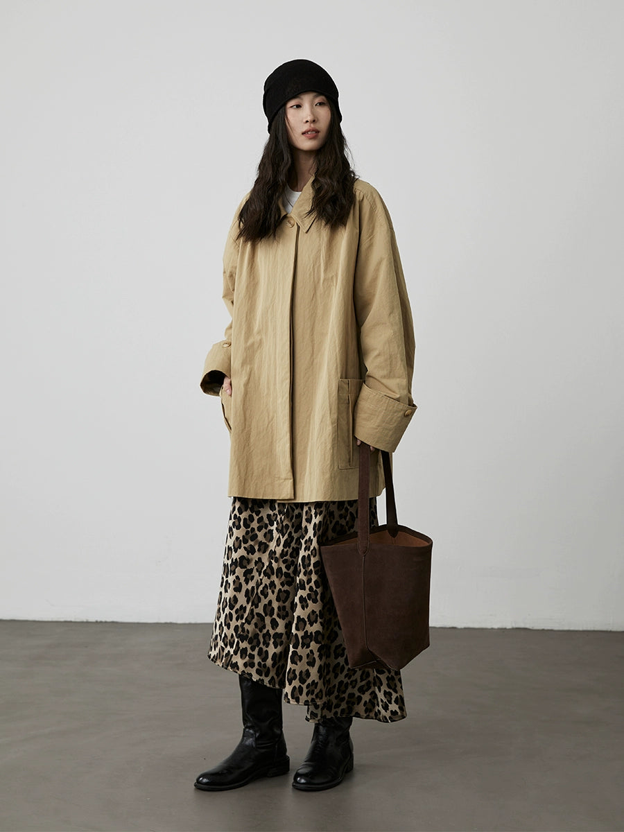 [Gabardina ecuestre] Gabardina de textura microplisada de planchado gratuito premium CAREMIND, abrigo de talla media y larga para primavera y otoño 