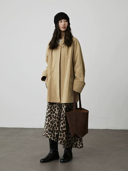 [Gabardina ecuestre] Gabardina de textura microplisada de planchado gratuito premium CAREMIND, abrigo de talla media y larga para primavera y otoño 