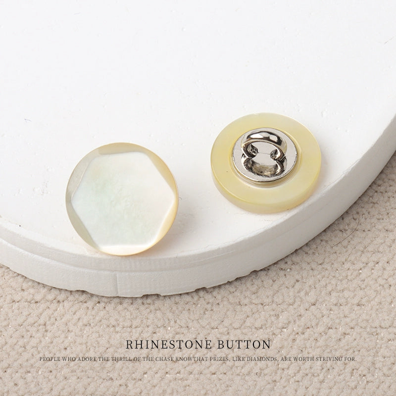 3316★ Botones de concha facetada Camisa versátil de alta gama Concha de mariposa blanca Botones de concha de mariposa negra Suéter cárdigan Botones pequeños