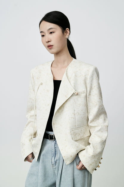 CAREMIND Nuevo abrigo corto de estilo nacional chino con hebilla de disco beige y textura pequeña y fragante para mujer 