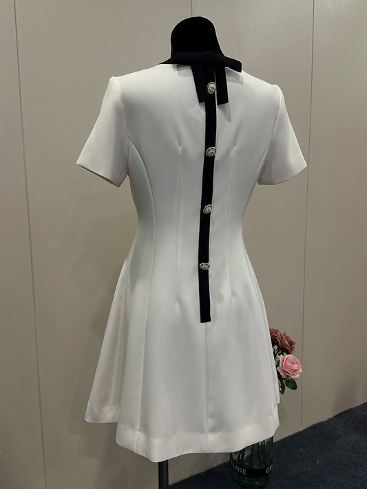 8018★  French simple commuter style premium pearl button bow white high-waisted slim dress