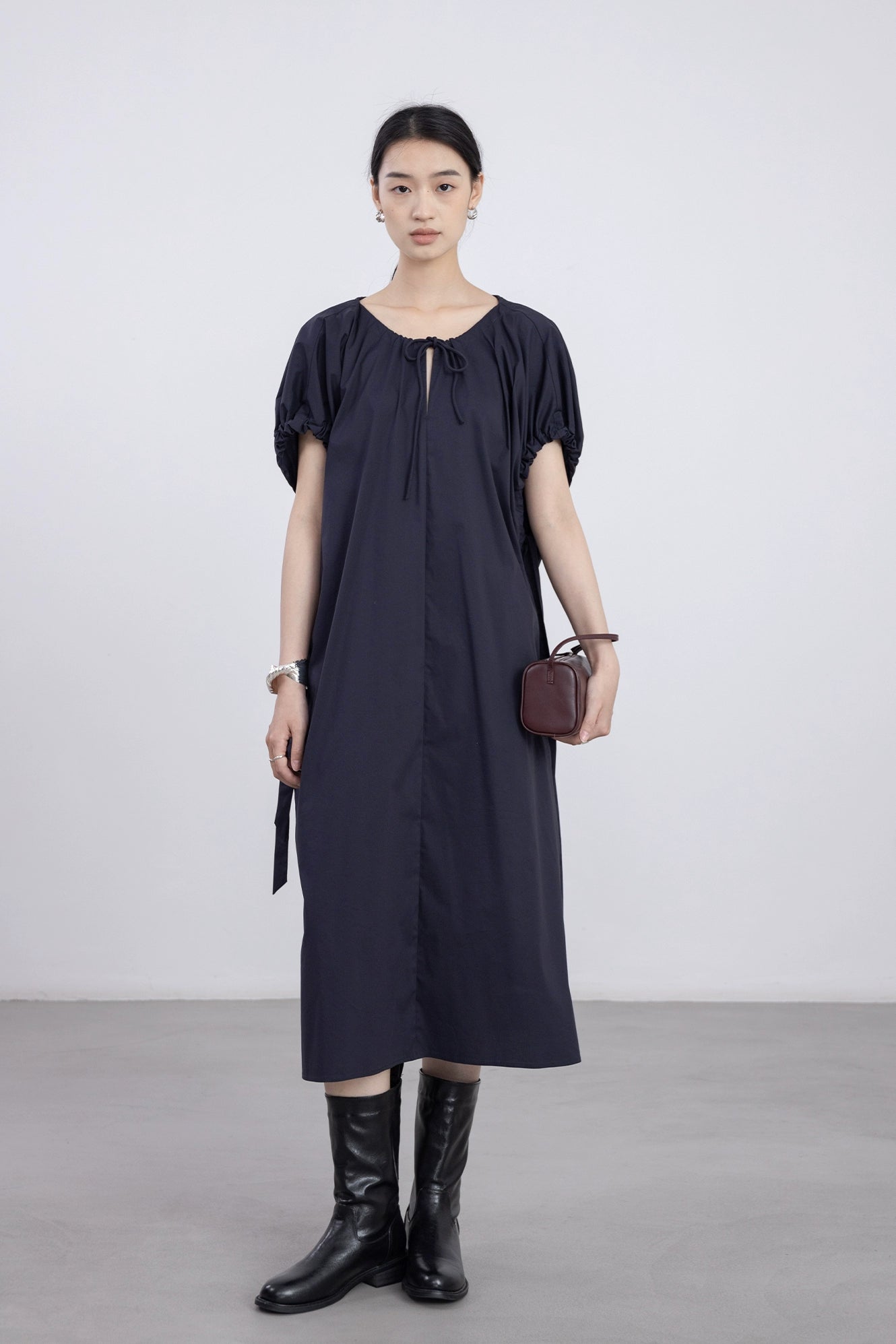 [Oferta especial por tiempo limitado] Vestido de diseño industrial pesado azul marino de alta gama CAREMIND, vestido de encaje sin mangas, mediano y largo 