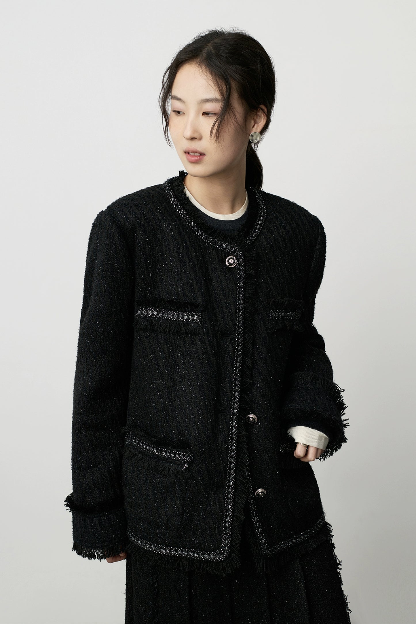 Chaqueta negra gruesa y fragante con temperamento de CAREMIND, textura industrial pesada, suelta y elegante, para mujer 