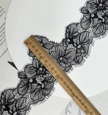 3759 Ancho 11cm Pestañas irregulares Encaje DIY Cortinas Falda de boda Pieza Velo Cuello Borde Asistente de costura