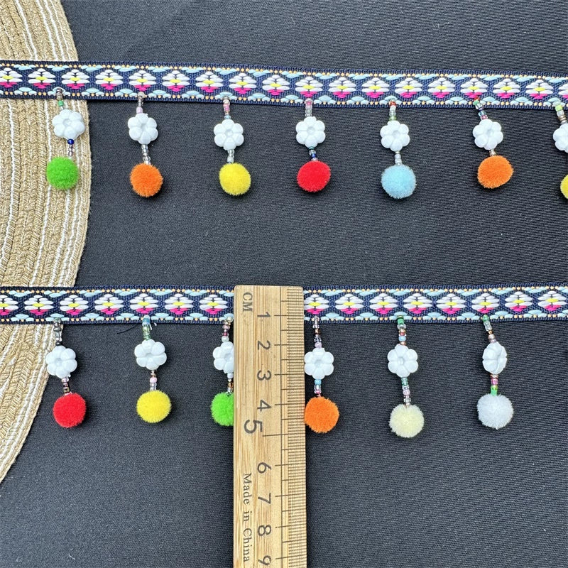 3718 Exquisita cortina de cuentas colgantes de estilo étnico con pequeñas bolas de pelo de color flor de ciruelo, accesorios de ropa para cortinas DIY de encaje