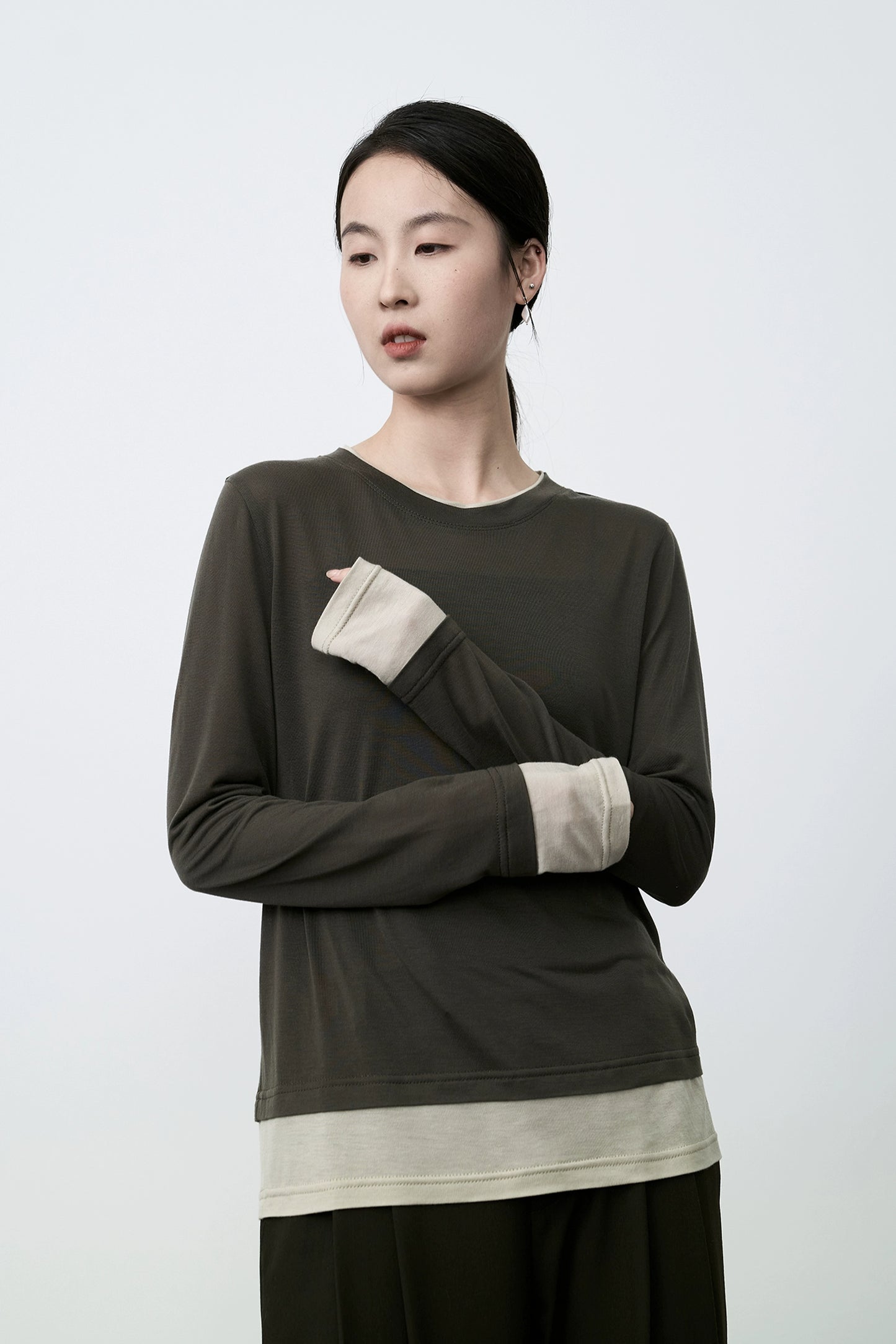 Camiseta de manga larga de lujo ligera Lenzing Tencel de CAREMIND, agradable para la piel, cuello redondo, versátil, color a juego, top de moda 