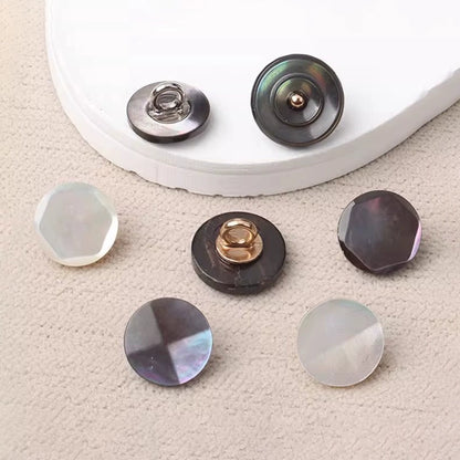 3316★ Botones de concha facetada Camisa versátil de alta gama Concha de mariposa blanca Botones de concha de mariposa negra Suéter cárdigan Botones pequeños