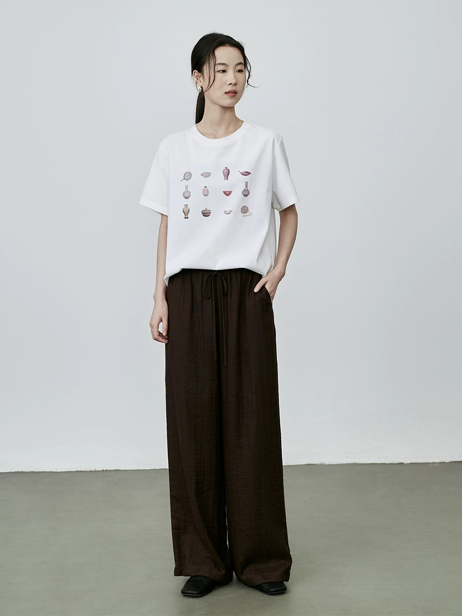 Camiseta holgada y versátil de manga corta con estampado de porcelana y elementos de estilo nacional de CAREMIND, color blanco, con cuello redondo 