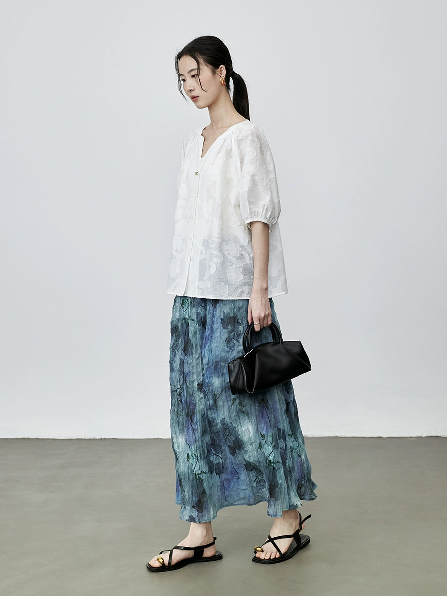 Camisa blanca clara con estampado oscuro de nicho de CAREMIND, top de manga cinco cuartos con protección solar de verano para mujer 