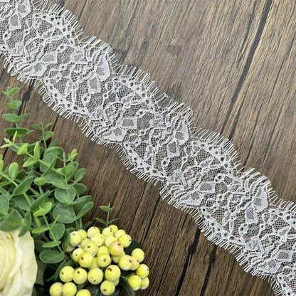 3780 Exquisitos accesorios de encaje con pestañas en blanco y negro, falda ancha, top de tubo, mangas, escote y dobladillo alargados