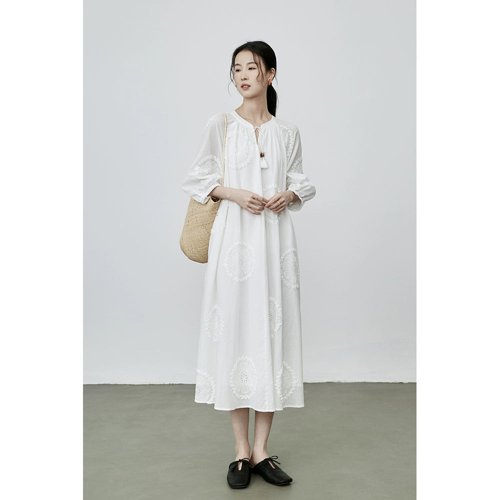 [Elegantes flores de verano] Vestido de ambiente romántico blanco CAREMIND, vestido largo bordado en jacquard con huecos para niños 