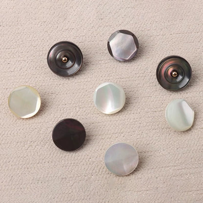 3316★ Botones de concha facetada Camisa versátil de alta gama Concha de mariposa blanca Botones de concha de mariposa negra Suéter cárdigan Botones pequeños