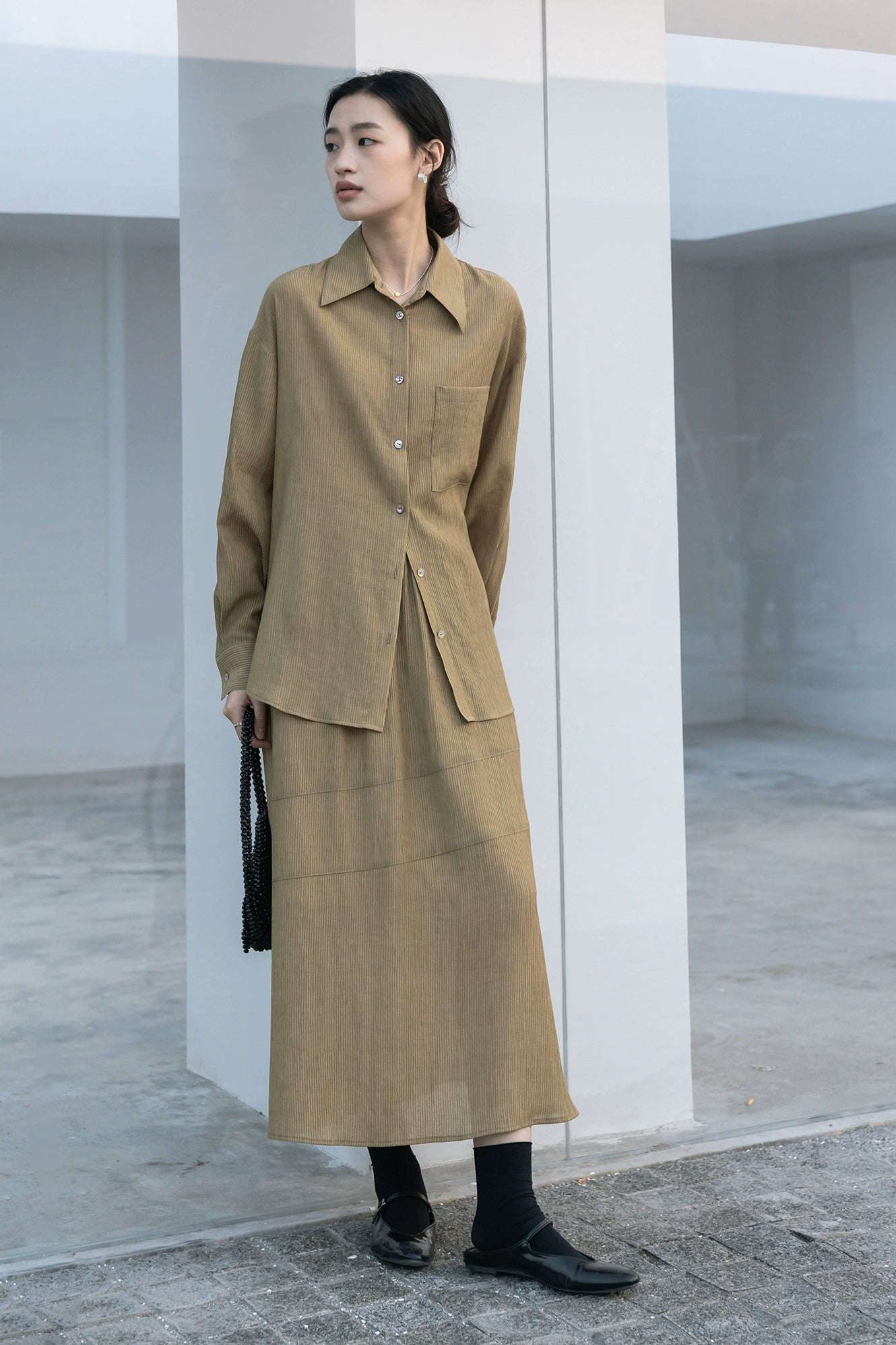 Conjunto de dos piezas de camisa de manga larga con colgante CAREMIND 24SS + falda en forma de A, sal de textura oscura 