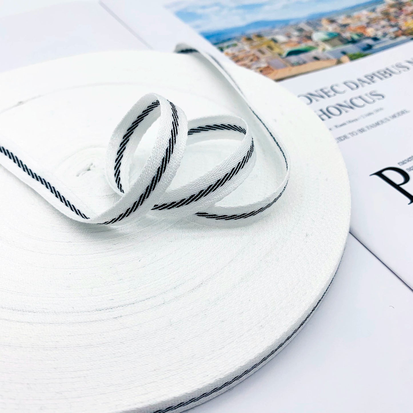 3863 Tira de cinta de sarga intercoloreada de 1 cm con ribete en el borde lateral, tira de presión, cinta jacquard, accesorios de ropa para textiles del hogar