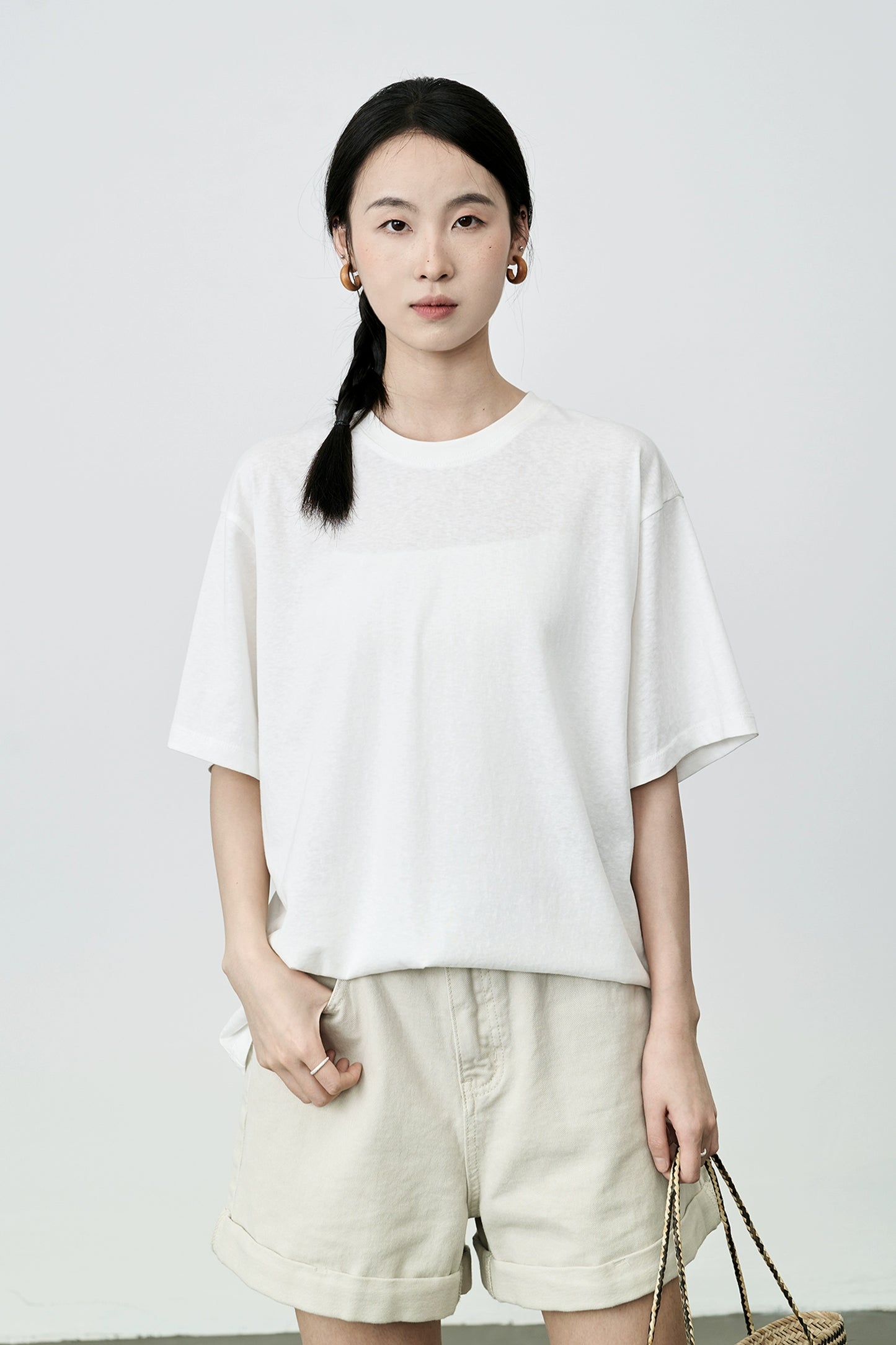 Camiseta básica de manga corta blanca versátil CAREMIND con cuello redondo y cinco mangas en los hombros 