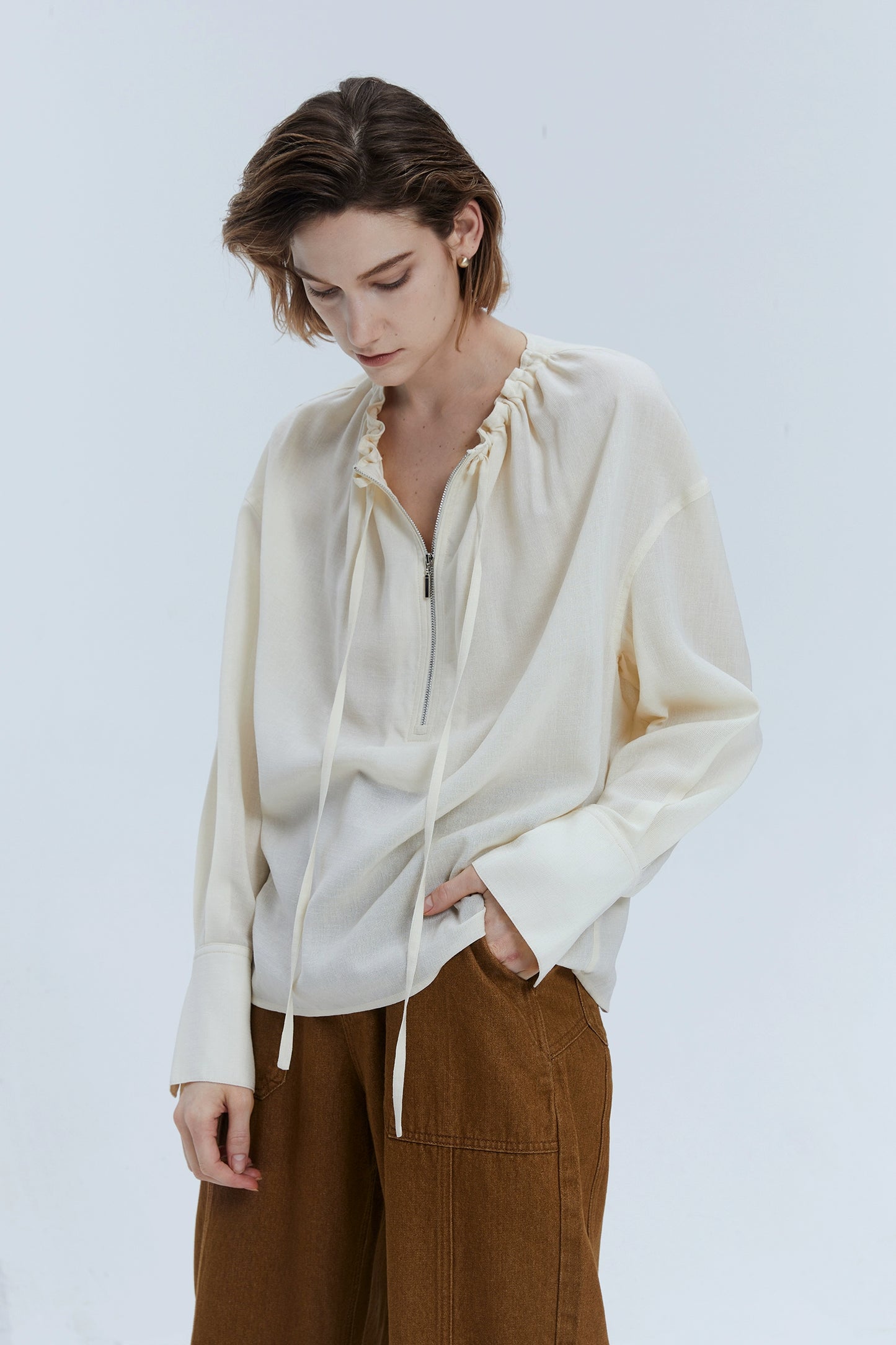 [Oferta especial por tiempo limitado] Camisa con cordón y cierre de cremallera semitransparente de ácido acético ligera y fina para mujer, diseño plisado, para uso informal 