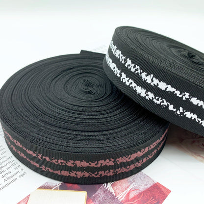 3871 Tira lateral de cinta con estampado de letras de fondo negro de 3 cm de ancho para accesorios de ropa, tira de prensado de bordes, tira de ribete para textiles para el hogar