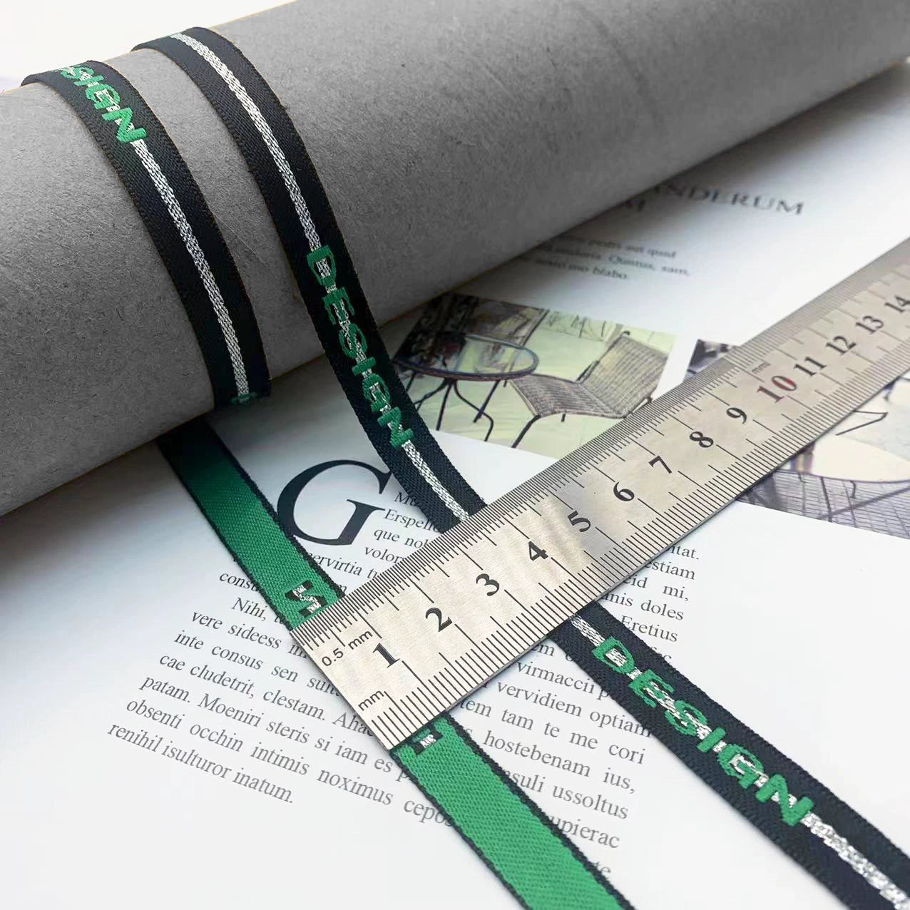 3852 Tira de prensado de borde de cinta jacquard con letras en blanco y negro de 1 cm, personalizada, para accesorios, ropa y textiles para el hogar