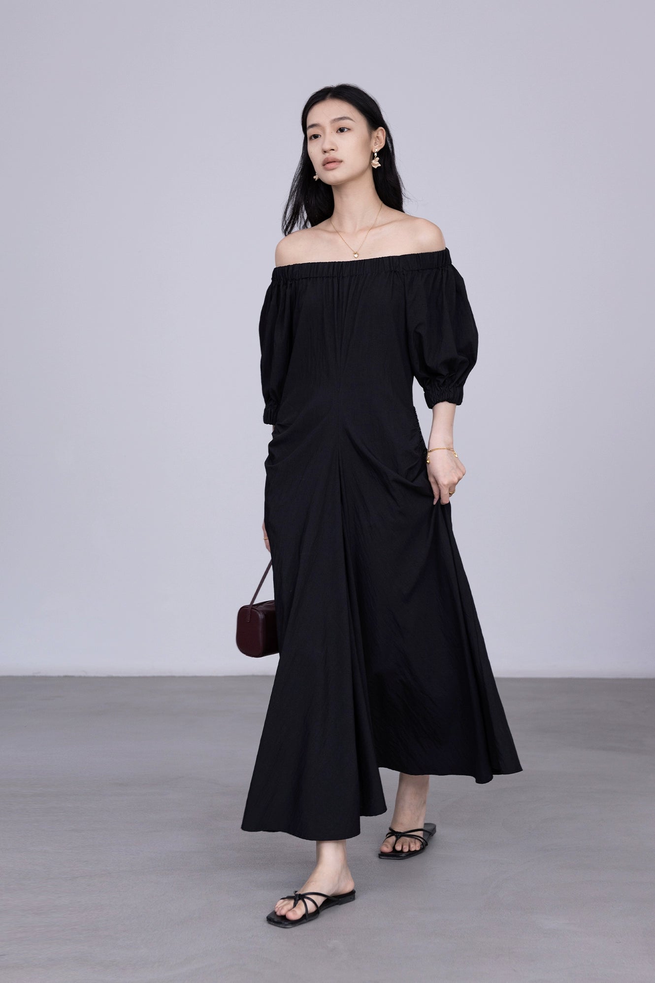 [Special Price] Black Round Neck Hot Light Dress Elastic Neck Shoulder Dress