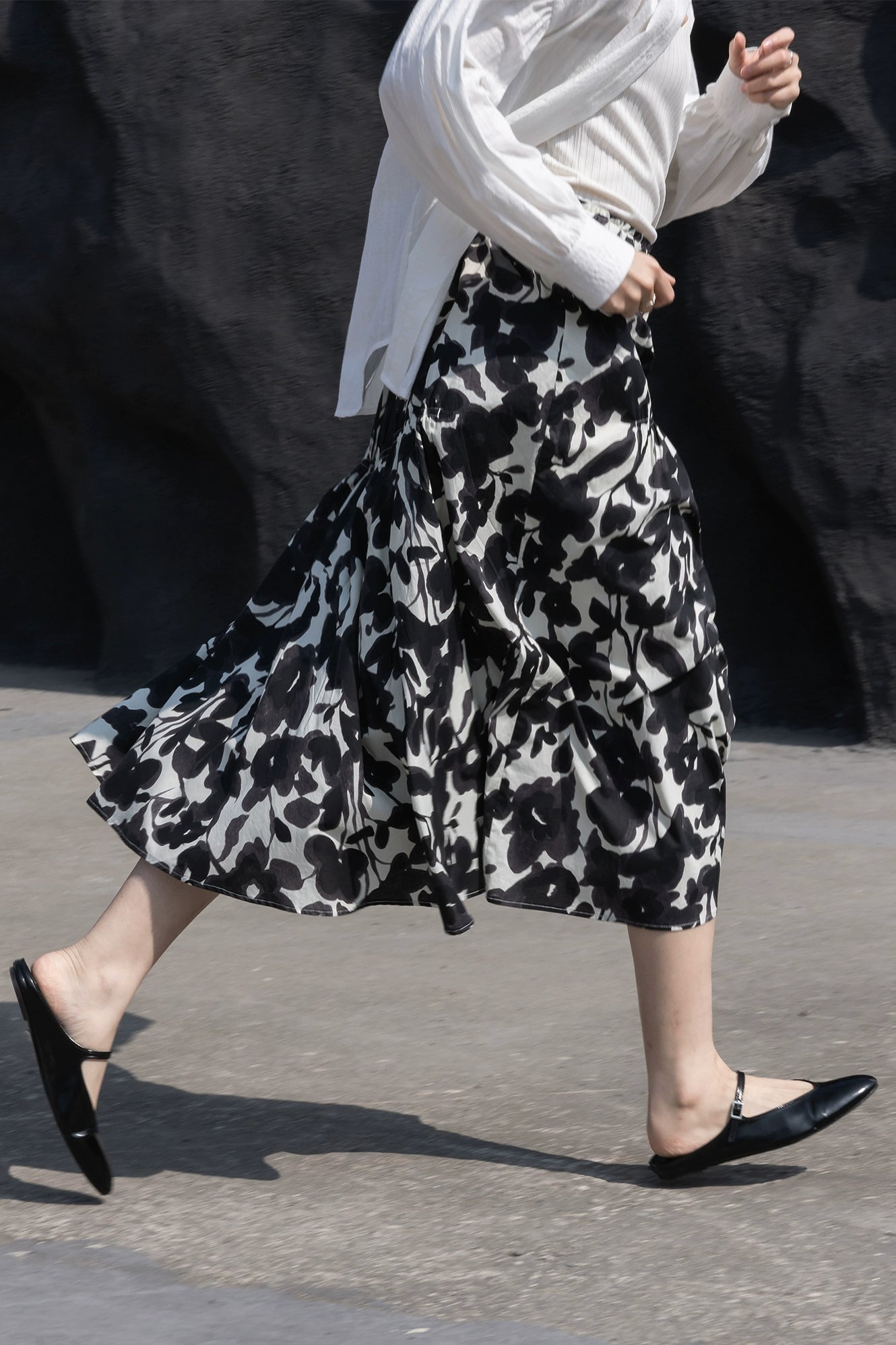 CAREMIND 24SS [refinado] falda floral de otoño para mujer cintura elástica media y larga que cubre la cadera falda en forma de A nueva 