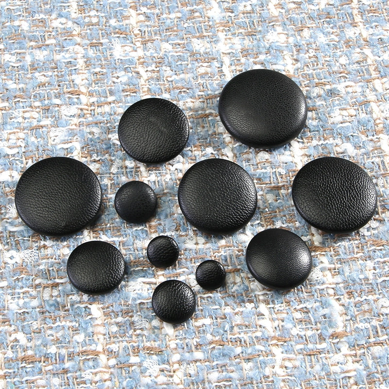 3453★ Botón de cuero negro redondo versátil decorativo grande accesorios para abrigos de hombre y mujer ojales de sofá de cuero