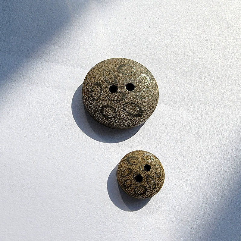 3340★  Vintage brown laser round wooden button sweater buttons shirt buttons two-hole wooden clothes buttons