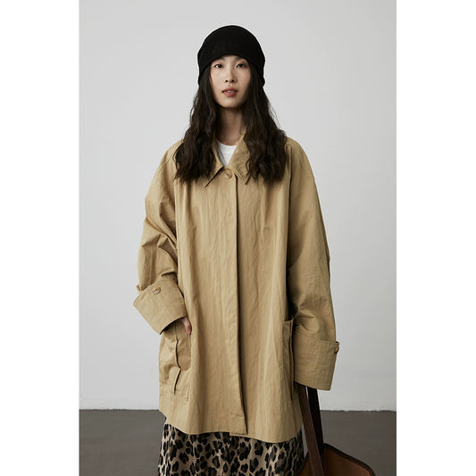 [Gabardina ecuestre] Gabardina de textura microplisada de planchado gratuito premium CAREMIND, abrigo de talla media y larga para primavera y otoño 