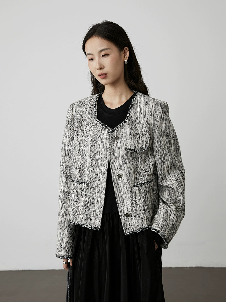 [Canción francesa] Chaqueta Xiaoxiangfeng de CAREMIND, nueva chaqueta de otoño 2024, top de algodón y lino con textura en blanco y negro 