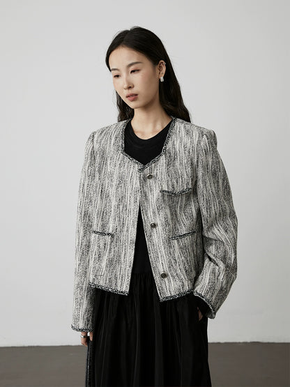 [Canción francesa] Chaqueta Xiaoxiangfeng de CAREMIND, nueva chaqueta de otoño 2024, top de algodón y lino con textura en blanco y negro 