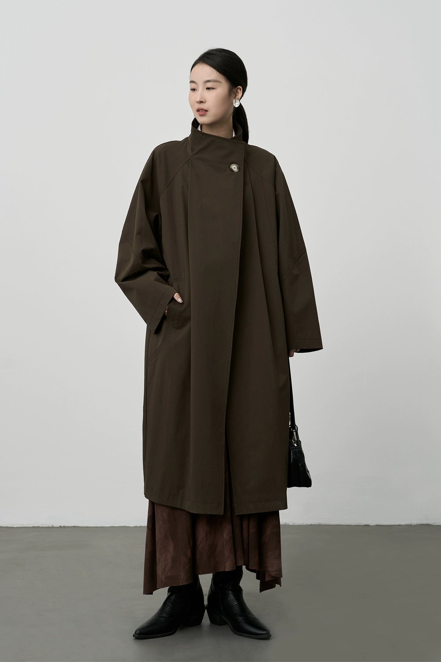 CAREMIND gabardina larga con silueta nueva primavera y otoño 2024 abrigo de estilo británico con cuello alto coreano para mujer 