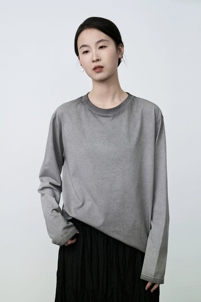 Camiseta de manga larga encerada suave y cómoda con diseño de teñido colgante gris de CAREMIND con interior sencillo 