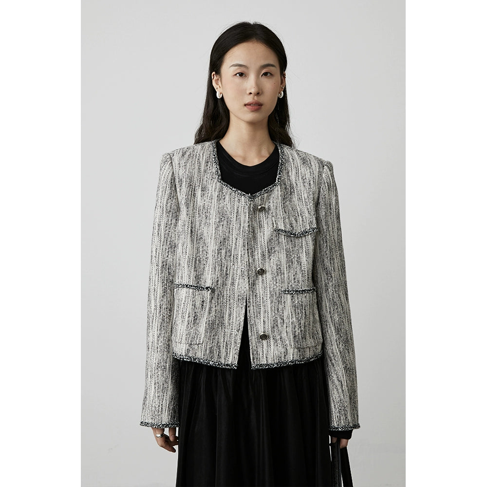 [Canción francesa] Chaqueta Xiaoxiangfeng de CAREMIND, nueva chaqueta de otoño 2024, top de algodón y lino con textura en blanco y negro 