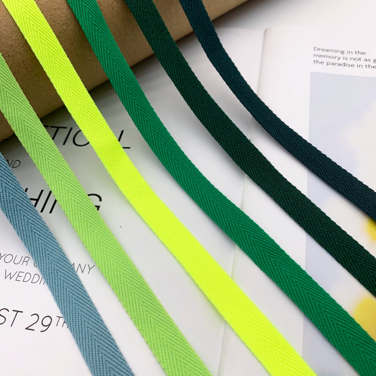 3878 40 colores en stock 1 cm de cinta de espiga microelástica para el borde del cuello trasero, tira de presión, accesorios, tira de ribete para el escote, tira lateral para ropa