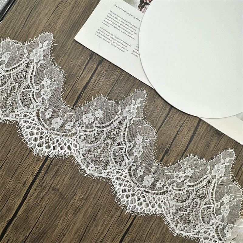 3764 Ancho 20cm Pestañas irregulares Encaje DIY Cortina Ropa Falda Velo de boda Accesorios de empalme