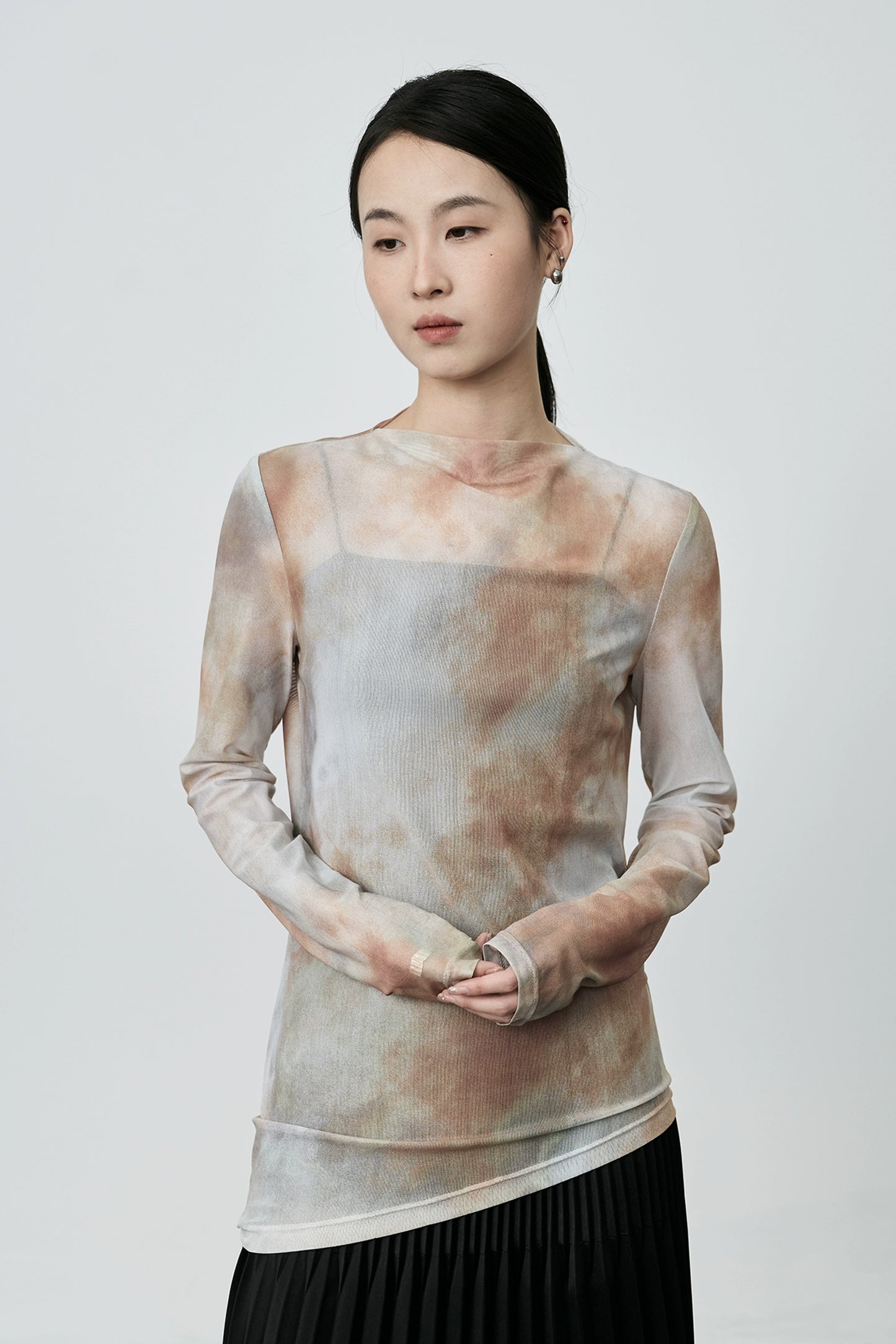 Chemise CAREMIND en maille fine rose et bleu, imprimée tie-dye, à changement progressif, design irrégulier