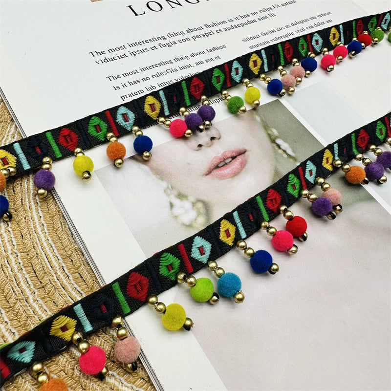 3718 Exquisita cortina de cuentas colgantes de estilo étnico con pequeñas bolas de pelo de color flor de ciruelo, accesorios de ropa para cortinas DIY de encaje