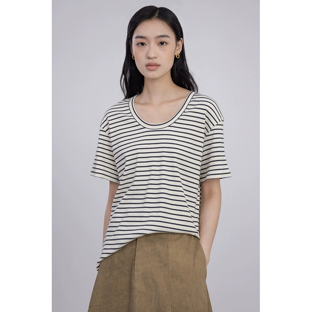 [Offre spéciale à durée limitée] Robe fine et irrégulière à rayures noires et blanches de couleur contrastante, col en U, épaules dénudées, manches courtes en tricot ample