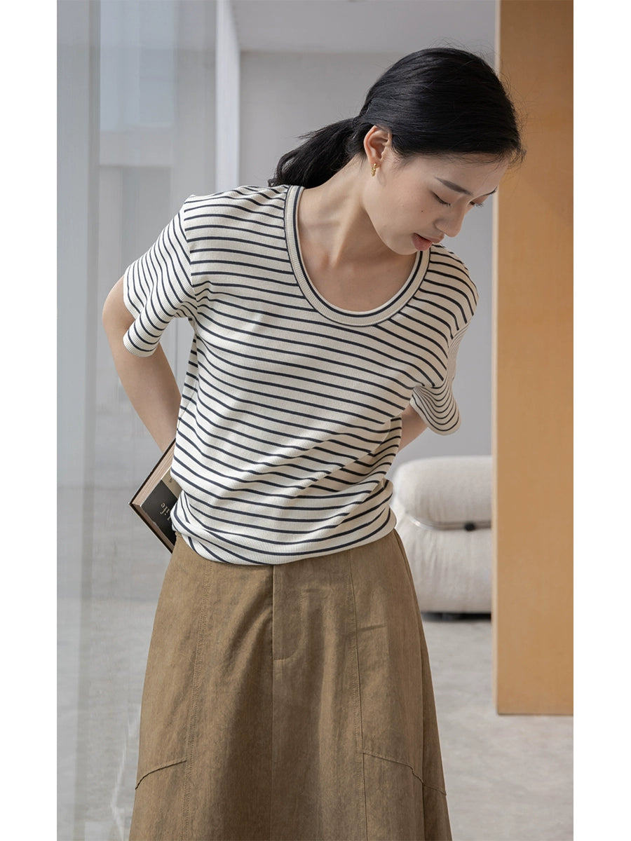 [Offre spéciale à durée limitée] Robe fine et irrégulière à rayures noires et blanches de couleur contrastante, col en U, épaules dénudées, manches courtes en tricot ample