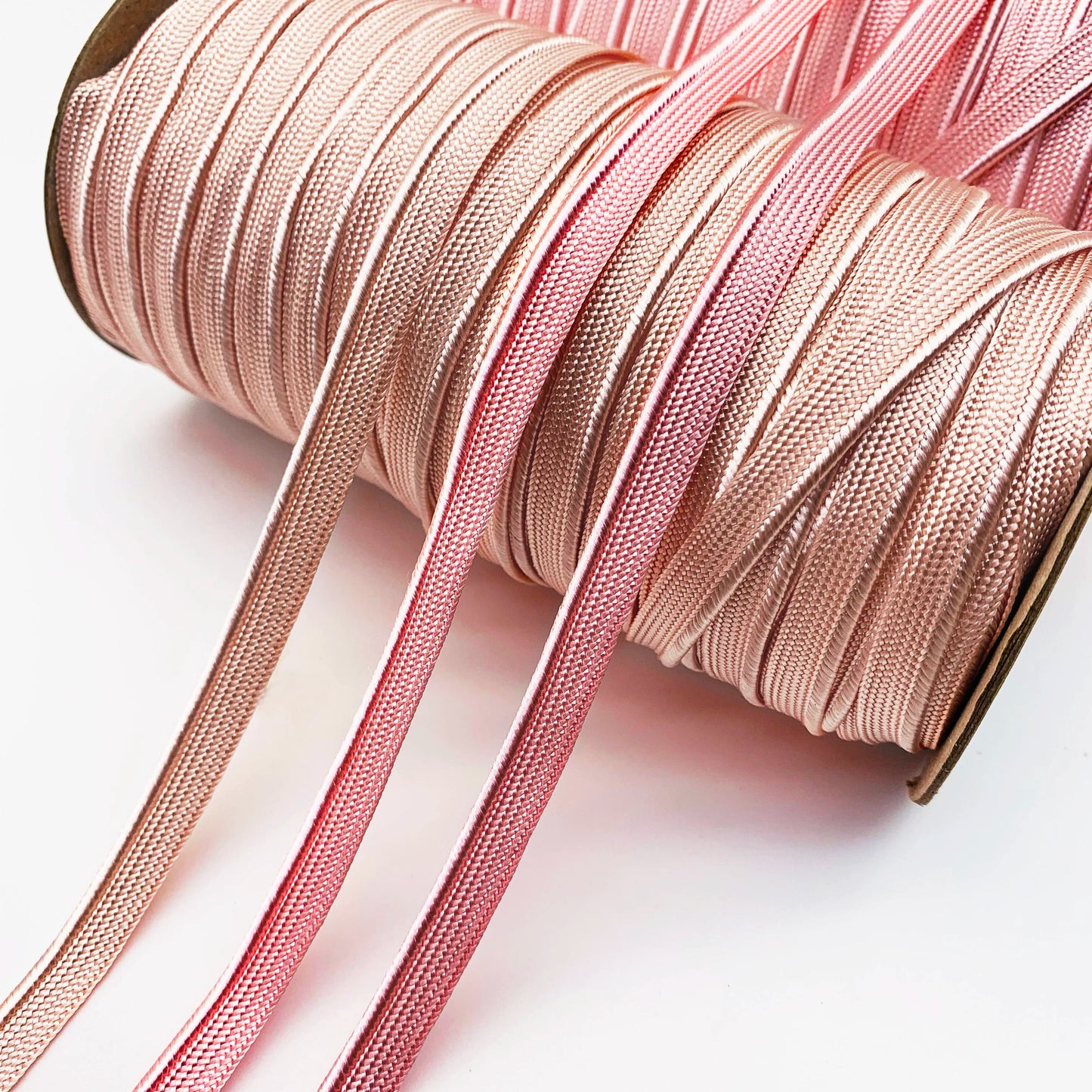 3849 Spot 39 colores 1 cm borde fino cinta maestra de seda brillante tira de brotes ribete cuerda borde incrustado tira cincha accesorios de ropa