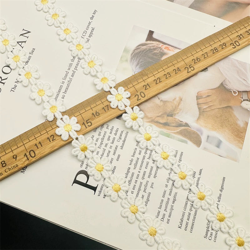 3671 Ancho 2cm pequeña margarita leche seda agua soluble bordado encaje accesorios DIY hecho a mano materiales decorativos ropa para niños