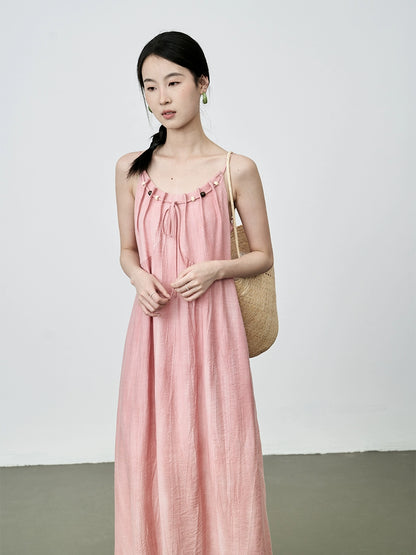 Vestido con tirantes de color rosa con efecto manchado y estilo festivo de CAREMIND, textura plisada, falda larga con una palabra 