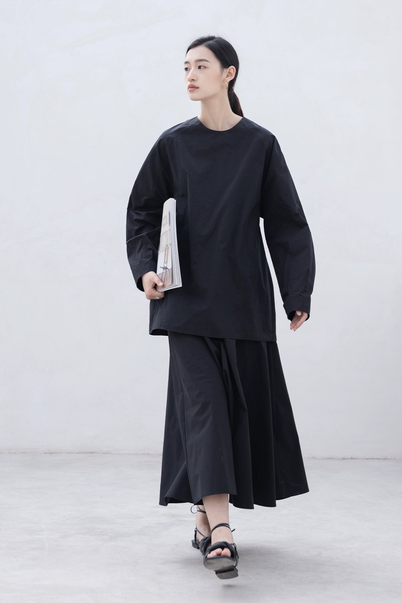 [Oferta por tiempo limitado] Conjunto de camisa de viento frío y oscuro Yamamoto de CAREMIND para mujer + falda que cubre las caderas con un personaje 