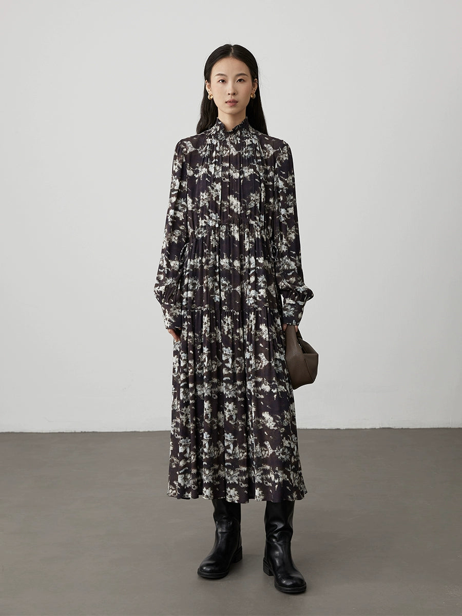 [Jardín nómada] Vestido de manga larga con cuello alto y estampado floral de CAREMIND para otoño e invierno, estilo coreano con falda larga 