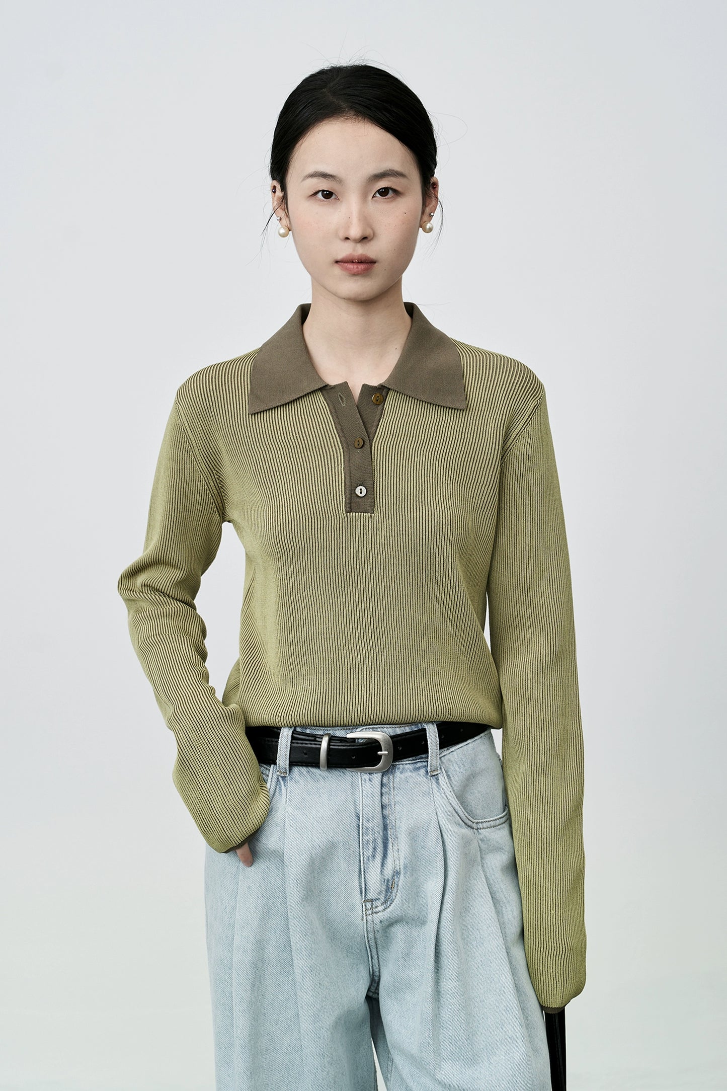 Suéter de punto tipo polo pequeño francés de alta costura CAREMIND con solapa en el hombro delantero en contraste 